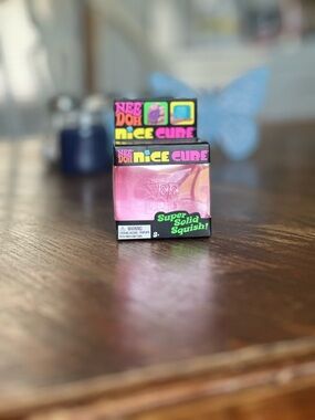 NeeDoh Nice Cube Pink or Teal